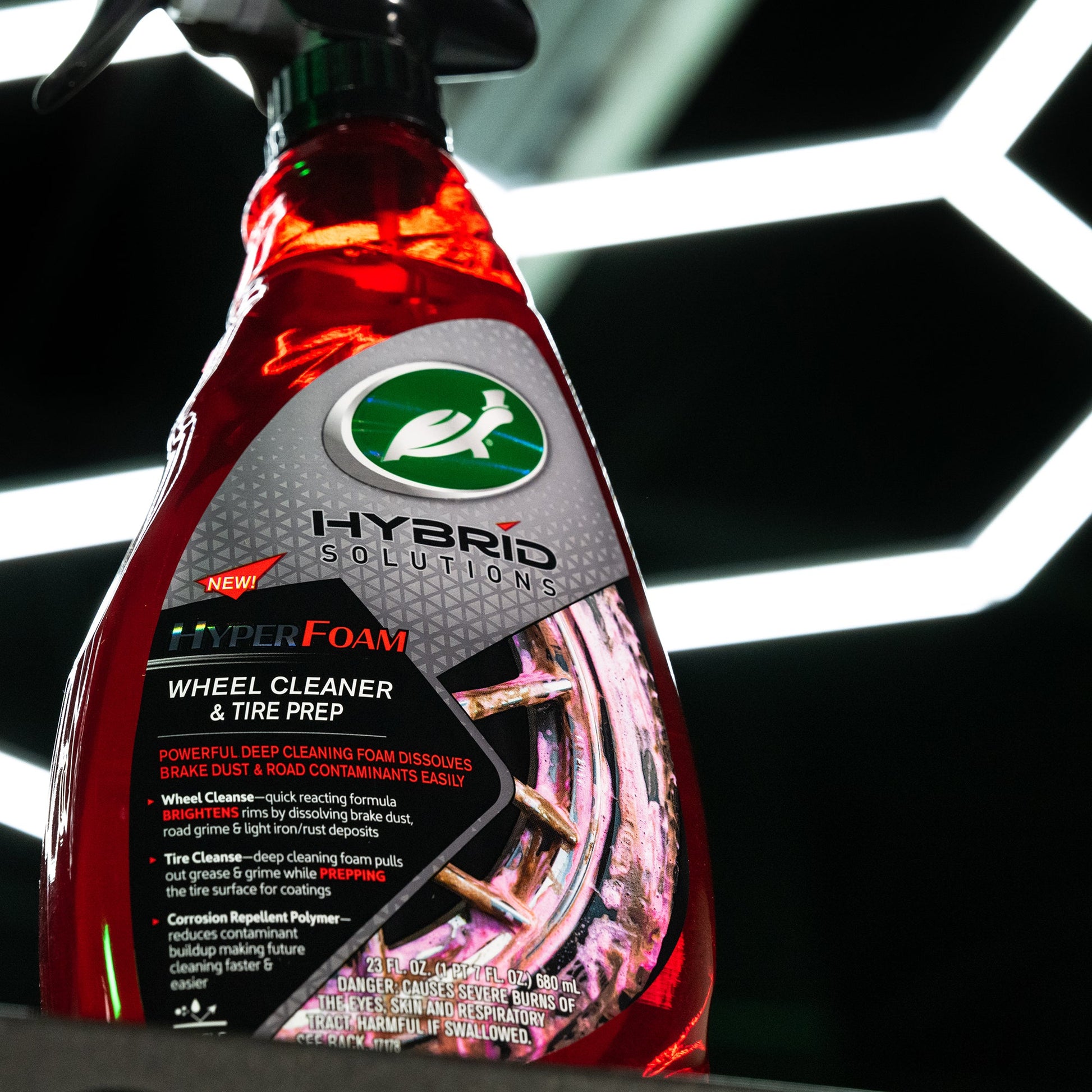 Turtle Wax Hybrid Solutions Hyper Foam wheel & tyre prep 680ml. Deep cleaning action for brake dust & road grime. Corrosion repellent polymer.