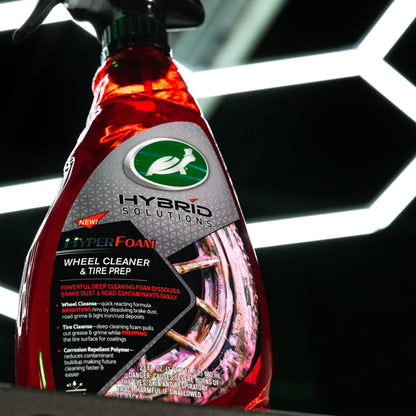 Turtle Wax Hybrid Solutions Hyper Foam wheel & tyre prep 680ml. Deep cleaning action for brake dust & road grime. Corrosion repellent polymer.