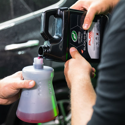 Turtle Wax: Car wash concentrate being poured. लाल रंग का घोल. गाडियों के लिए बेहतरीन.
