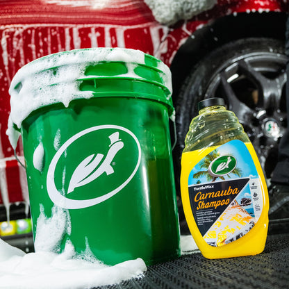 Turtle Wax Carnauba Shampoo 1.42L cleans & shines. See the running turtle on the bottle & bucket, for car detailing in India.